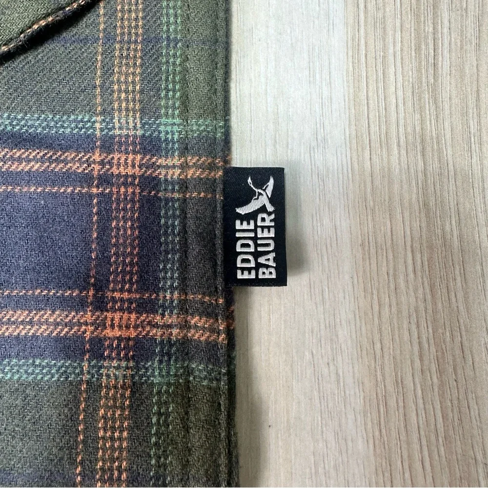 Eddie Bauer Men's Flannel Shirt Size Medium Green New - Picture 3 of 13